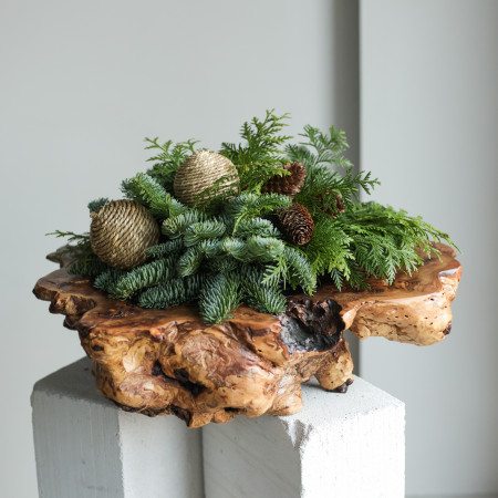 Уникальная композиция в спиле дерева