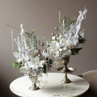 001i-002i. Интерьерная композиция в вазоне с белыми цветами с серебряным декором