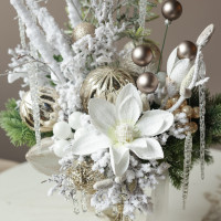 001i-002i. Интерьерная композиция в вазоне с белыми цветами с серебряным декором