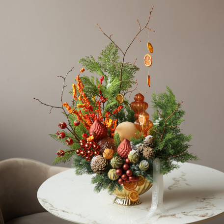 004i. Интерьерная новогодняя композиция с шикарным оранжевым декором с облепихой (иск.) в золотом вазоне
