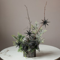 011i. Новогодняя композиция с черным стильным мерцающим декором