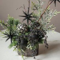 011i. Новогодняя композиция с черным стильным мерцающим декором