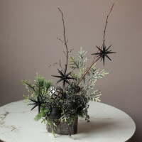 011i. Новогодняя композиция с черным стильным мерцающим декором