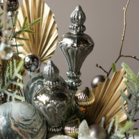 013i. Интерьерная композиция с декором в металлических оттенках