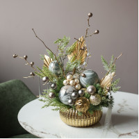 016i. Интерьерная композиция с благородным металлическим декором в золотом кашпо