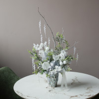 018i-019i. Интерьерная композиция с бело-серебряным декором с изящной птичкой