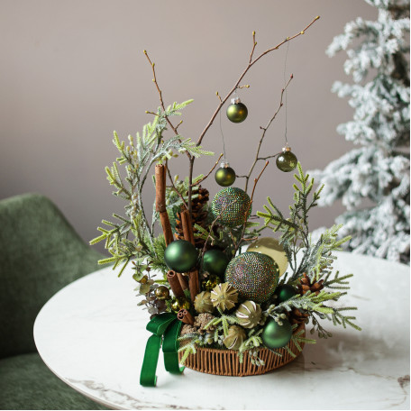 022i. Интерьерная композиция с оливковым декором, ветками и палочками корицы