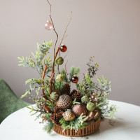 023i. Интерьерная композиция с теплым пряным декором, ветками и палочками корицы