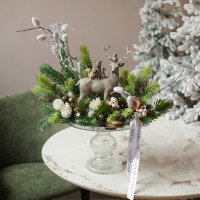 001. Авторская интерьерная композиция с искусственной хвоей и северным оленем