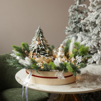 003. Новогодняя композиция в деревянном кашпо с елочкой и снеговиком с золотыми игрушками