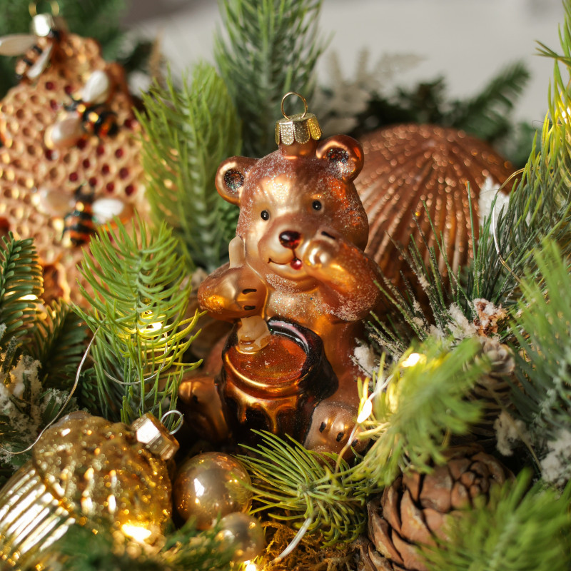 005. Композиция на деревянном подносе с медвежонком, сотами и золотым декором