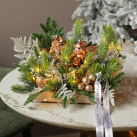 005. Композиция на деревянном подносе с медвежонком, сотами и золотым декором