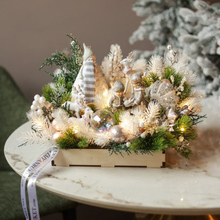 006. Новогодняя композиция с фигурками детей, снеговиком и оленятами