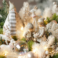 006. Новогодняя композиция с фигурками детей, снеговиком и оленятами