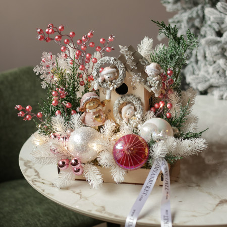 008. Новогодняя композиция с домиком, девочкой и медвежатами