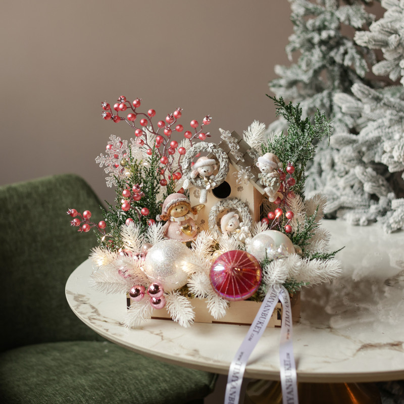 008. Новогодняя композиция с домиком, девочкой и медвежатами