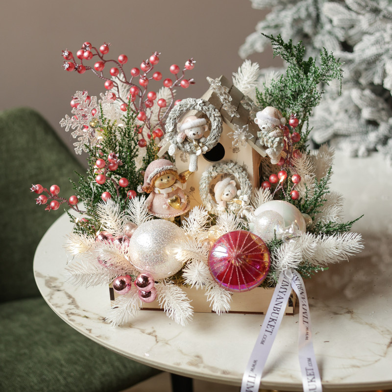 008. Новогодняя композиция с домиком, девочкой и медвежатами