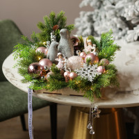 009. Новогодняя композиция с блестящими медведями, лунными эльфами и розовыми шариками