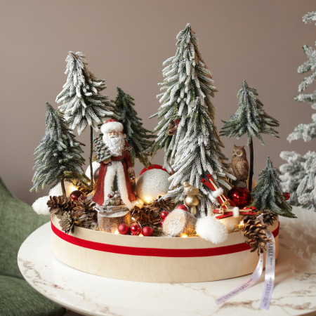 012. Новогодняя композиция с елочками и Дедом Морозом