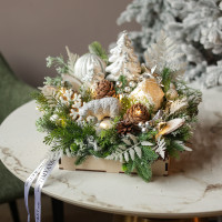 013. Новогодняя композиция с домиком и фигуркой белого медведя