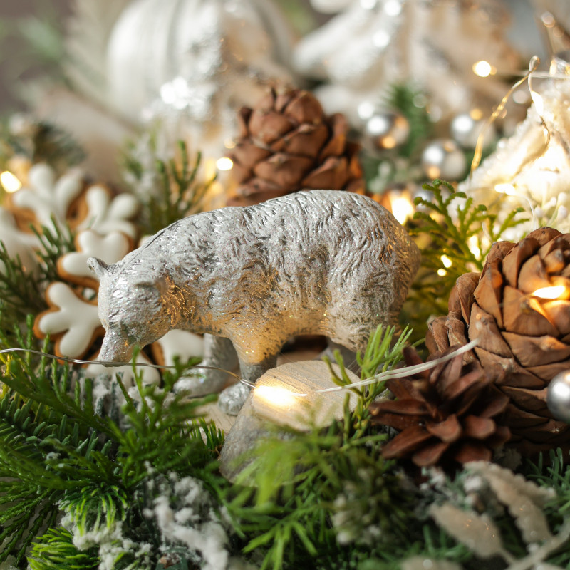 013. Новогодняя композиция с домиком и фигуркой белого медведя