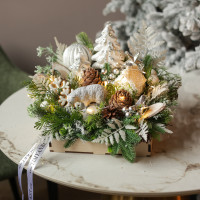 013. Новогодняя композиция с домиком и фигуркой белого медведя