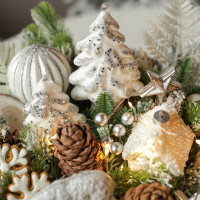 013. Новогодняя композиция с домиком и фигуркой белого медведя