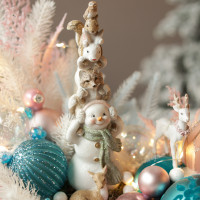 014. Новогодняя композиция с белой хвоей и розово-голубым декором