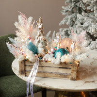 014. Новогодняя композиция с белой хвоей и розово-голубым декором