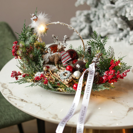 021. Новогодняя композиция на подносе с фигуркой оленя и феечкой на золотом обруче