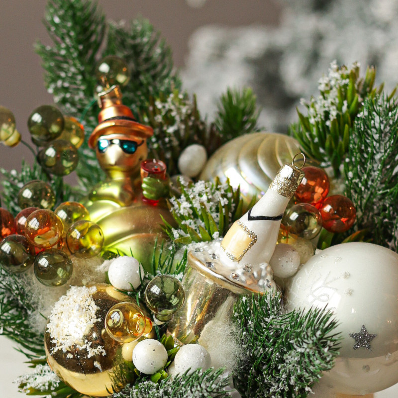 022. Новогодняя композиция в коробочке с шампанским и змейкой