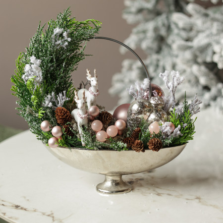 025. Новогодняя композиция в серебряном вазоне с обручем и оленятами