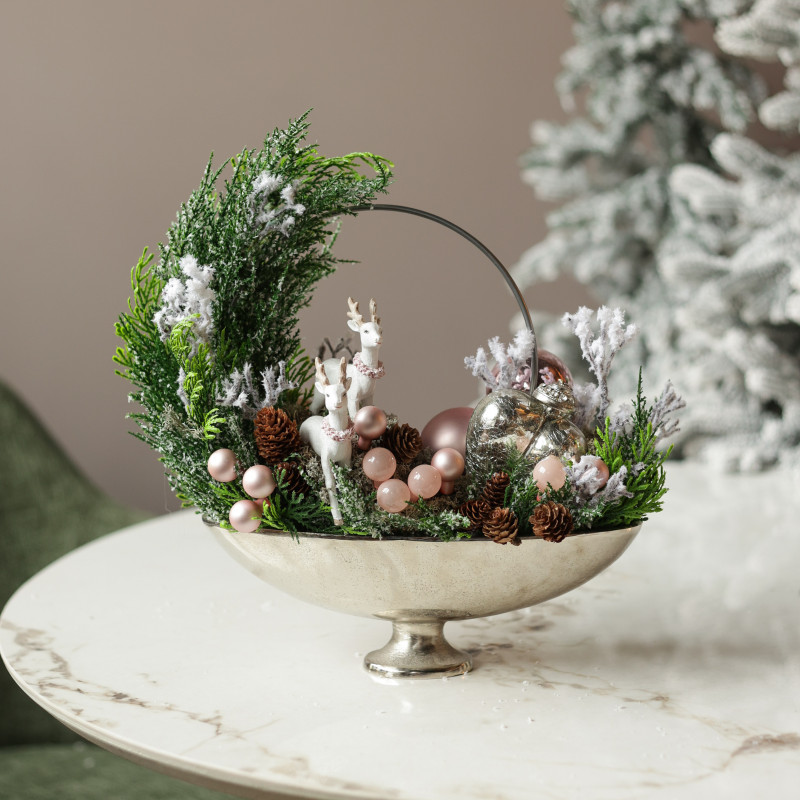025. Новогодняя композиция в серебряном вазоне с обручем и оленятами
