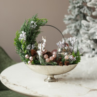 025. Новогодняя композиция в серебряном вазоне с обручем и оленятами