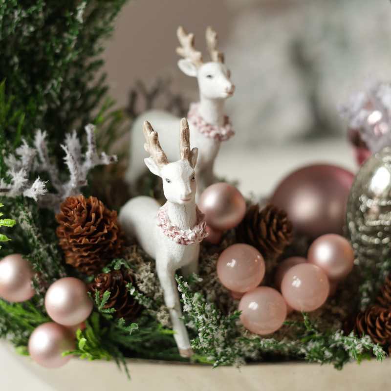 025. Новогодняя композиция в серебряном вазоне с обручем и оленятами