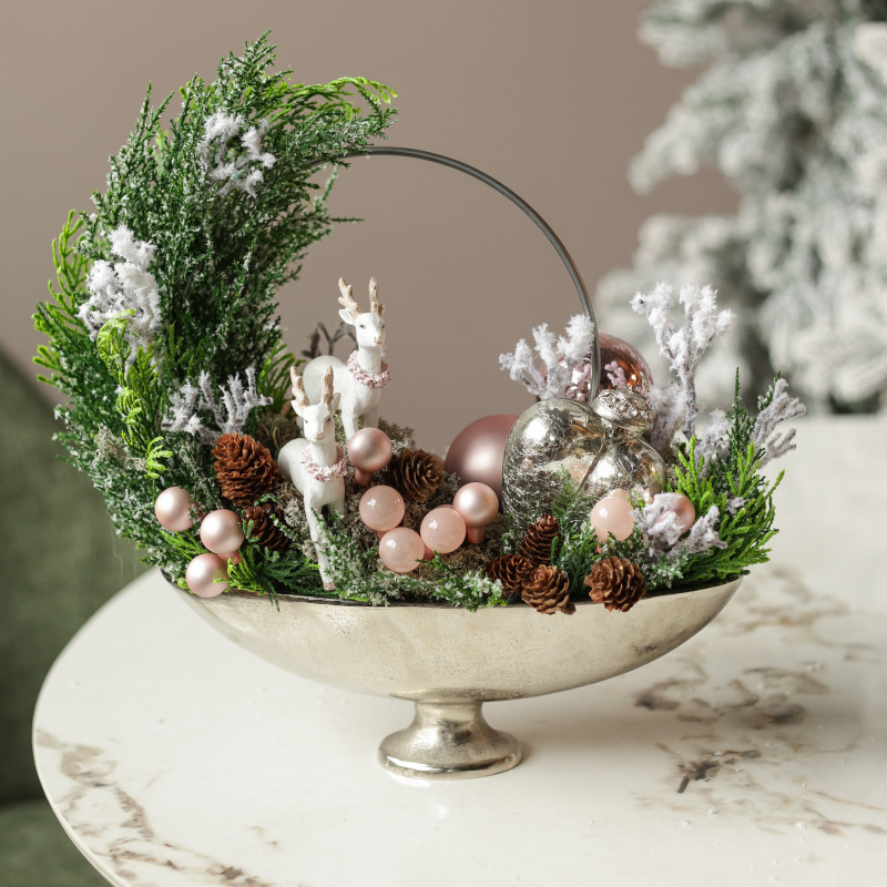 025. Новогодняя композиция в серебряном вазоне с обручем и оленятами