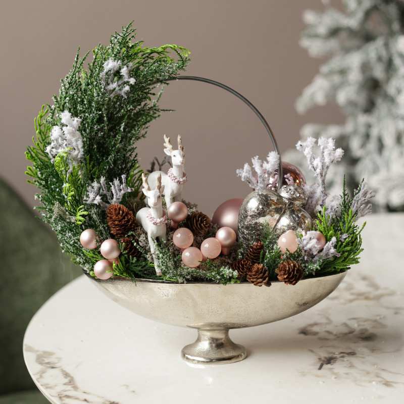 025. Новогодняя композиция в серебряном вазоне с обручем и оленятами