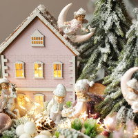 026. Новогодняя композиция в кашпо с розовым домиком с гирляндой