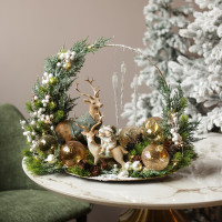 027. Новогодняя композиция на подносе с золотым декором и оленями