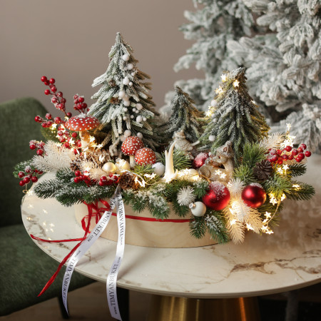 028. Новогодняя композиция в кашпо с елочками и мухоморами