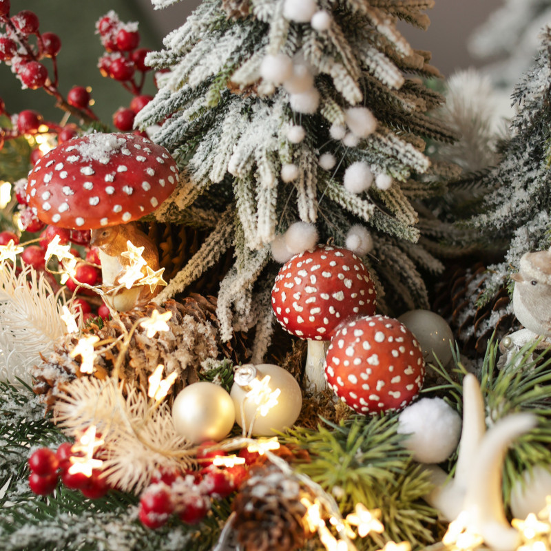 028. Новогодняя композиция в кашпо с елочками и мухоморами