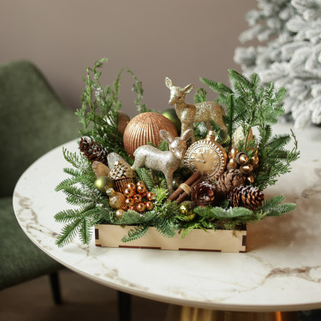 030. Новогодняя композиция с двумя блестящими оленятами