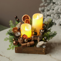 031. Новогодняя композиция со светодиодными свечами и натуральным декором