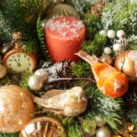 032. Новогодняя композиция с оранжевым декором с птицами и апельсиновыми дольками