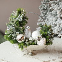 033. Новогодняя композиция в серебряном вазоне с блестящим пингвином