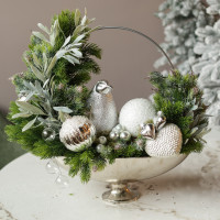 033. Новогодняя композиция в серебряном вазоне с блестящим пингвином