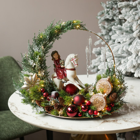 035. Новогодняя композиция с девочкой на лошадке-качалке с обручем