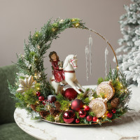 035. Новогодняя композиция с девочкой на лошадке-качалке с обручем