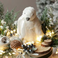 037. Новогодняя композиция в кашпо с подснежниками и пушистым пингвином