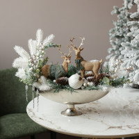 038. Новогодняя композиция в серебряном вазоне с двумя оленями